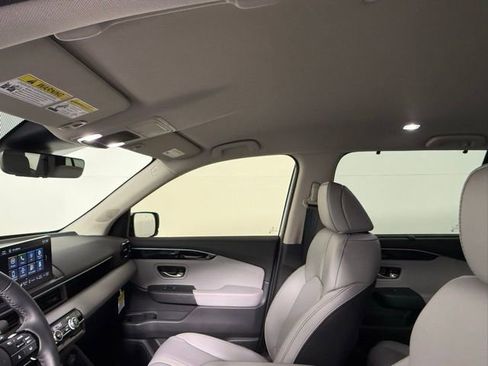 Used 2025 Honda Pilot EX-L image 30
