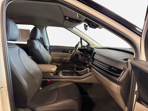 Certified 2026 Kia Carnival FWD image 26