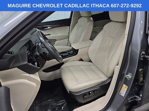 Used 2021 Buick Envision Avenir w/ Technology Package II FWD image 31