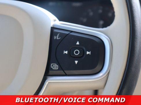 Used 2020 Volvo XC60 T5 Momentum image 16