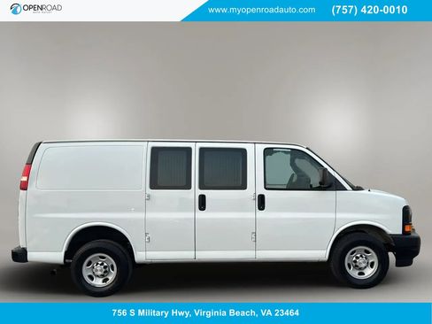 Used 2017 Chevrolet Express 2500 RWD image 1