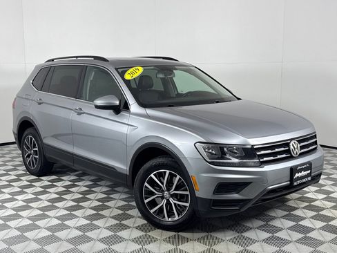 Used 2019 Volkswagen Tiguan SE image 2