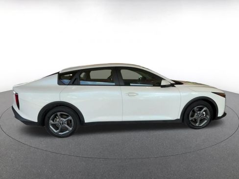 Used 2025 Kia K4 FWD image 16