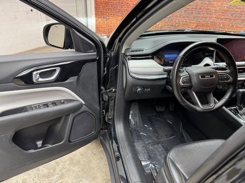 Used 2022 Jeep Compass Limited image 9