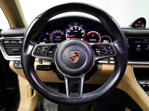 Used 2019 Porsche Panamera w/ Premium Package image 11