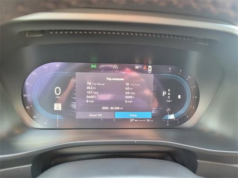 Used 2023 Volvo XC40 B4 Ultimate image 30