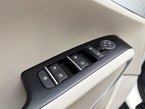 Used 2025 Kia Soul LX FWD image 7