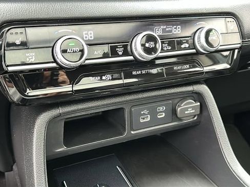 Used 2024 Honda Pilot Touring image 17
