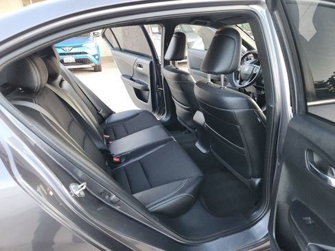 Used 2017 Honda Accord Sport image 12