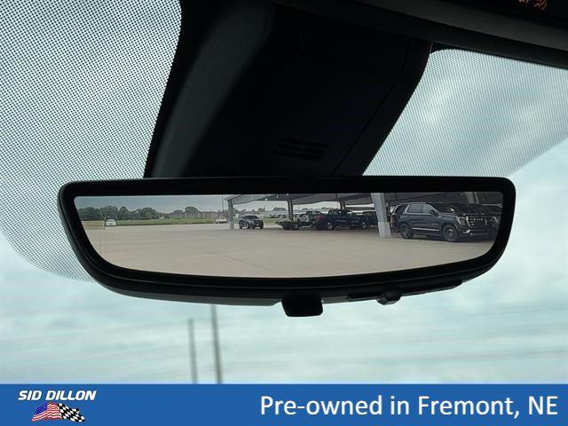 Used 2021 Chevrolet Suburban Premier w/ Premium Package AWD/4WD image 16