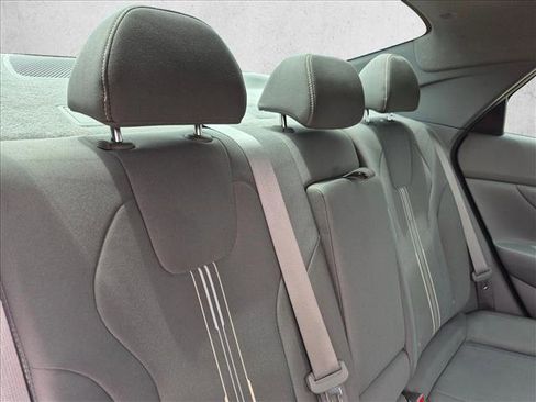 Used 2022 Hyundai Elantra SEL w/ Convenience + Premium Package FWD image 14