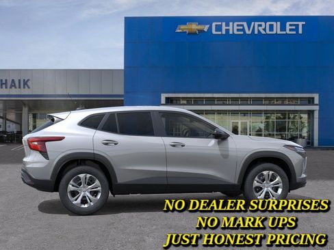 New 2026 Chevrolet Trax LS FWD image 5