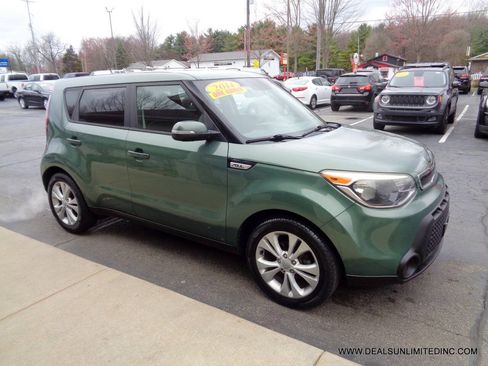 Used 2014 Kia Soul + FWD image 2