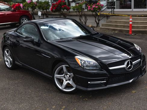 Used 2014 Mercedes-Benz SLK 250 w/ Sport Package image 2