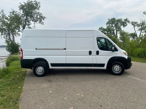 Used 2023 RAM ProMaster 2500 w/ Driver Convenience Group (A) FWD image 4