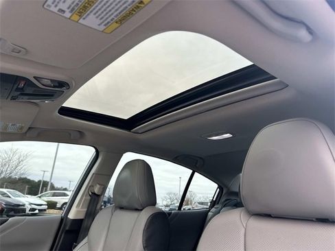 Used 2023 Subaru Legacy Limited image 5