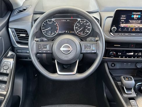 Used 2024 Nissan Rogue SV FWD image 15