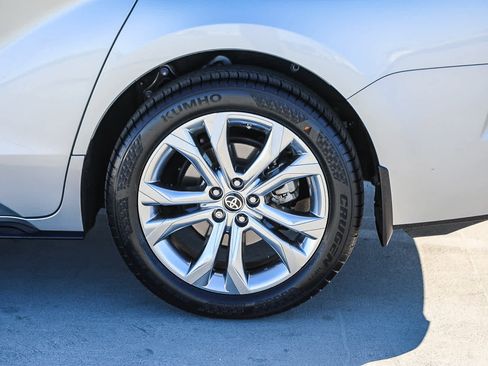 Certified 2023 Toyota Sienna Platinum image 12