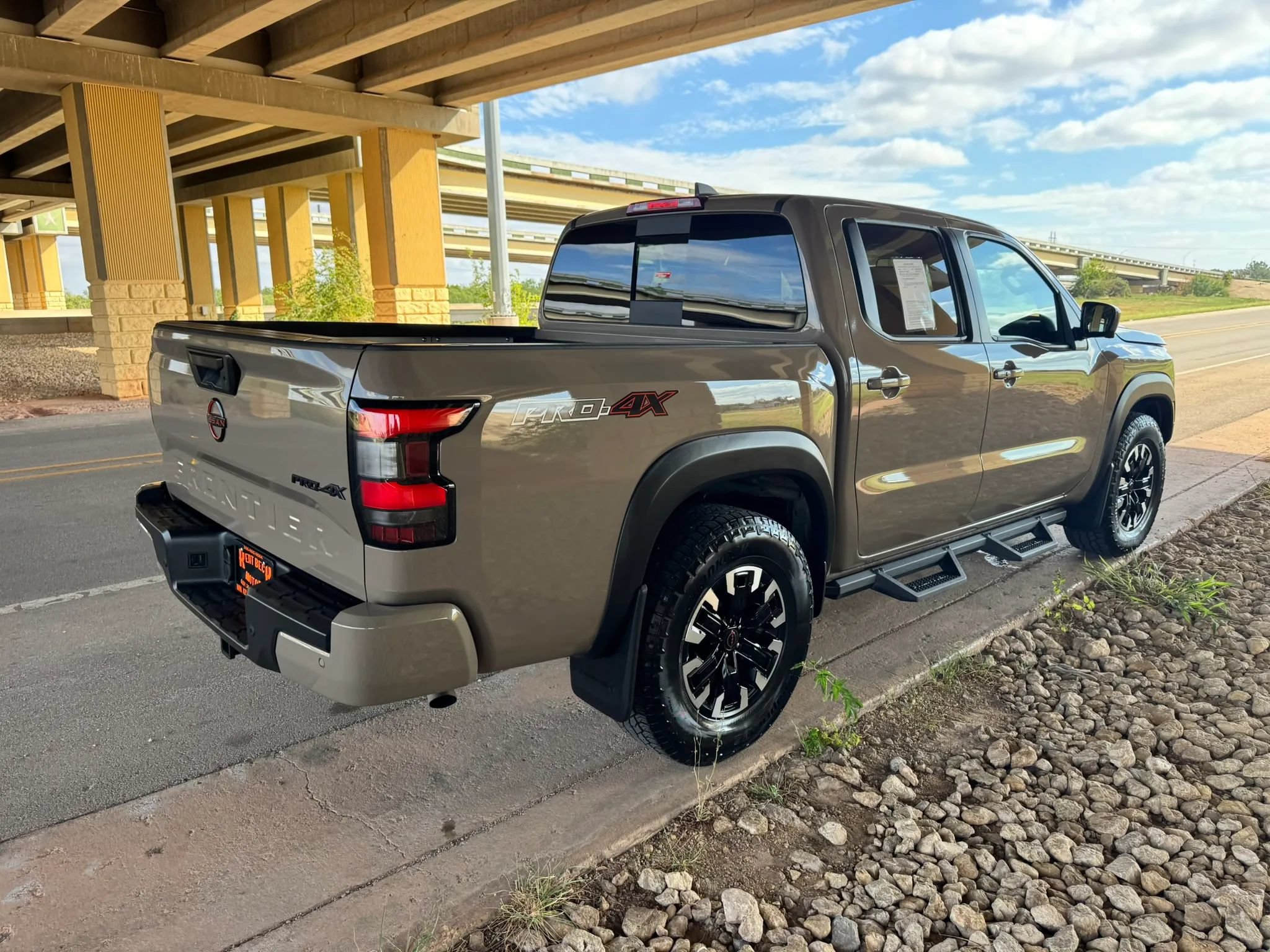 Used 2023 Nissan Frontier PRO-4X w/ Pro Convenience Package AWD/4WD image 3