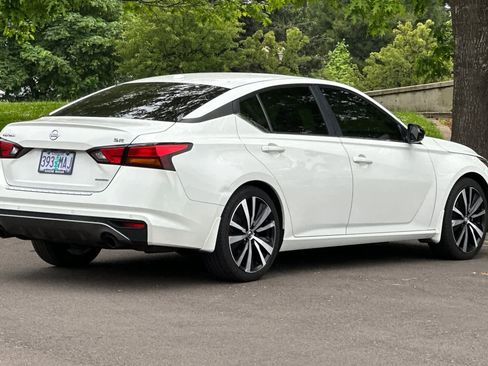 Used 2022 Nissan Altima 2.0 SR FWD image 2