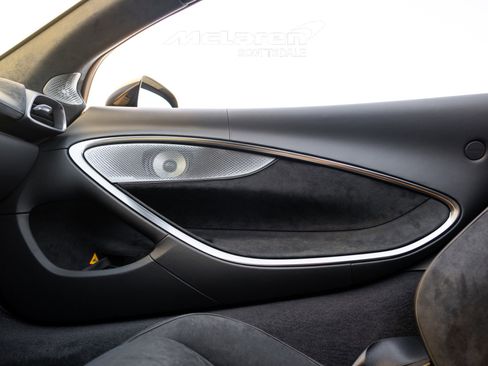 Used 2025 McLaren Artura Spider image 40