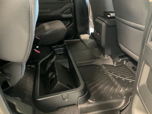 Used 2025 Nissan Frontier SV image 29