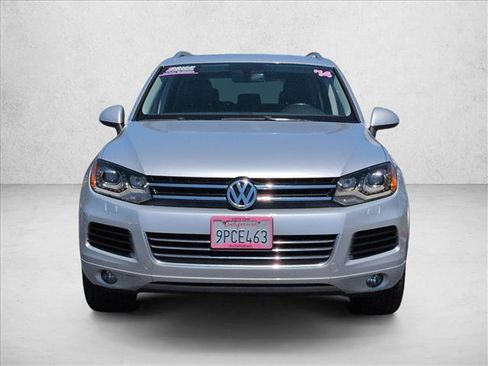 Used 2014 Volkswagen Touareg Sport AWD/4WD image 2