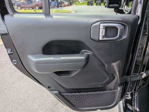 Used 2022 Jeep Gladiator Mojave w/ LED Lighting Group AWD/4WD image 17