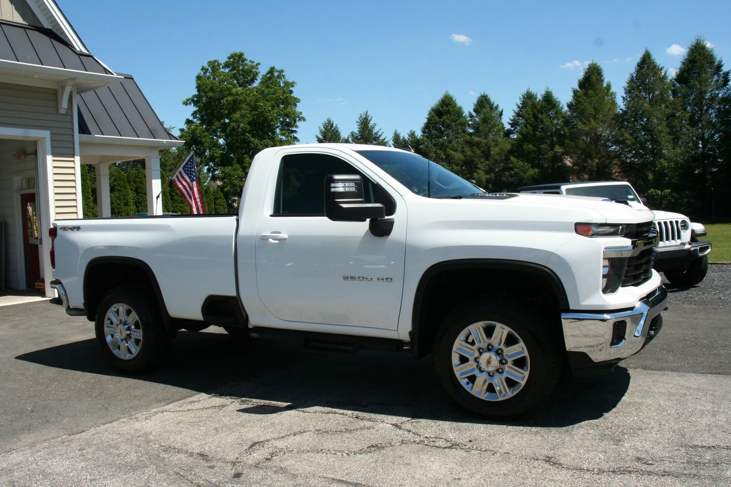 Used 2024 Chevrolet Silverado 2500 LT w/ Convenience Package AWD/4WD image 2