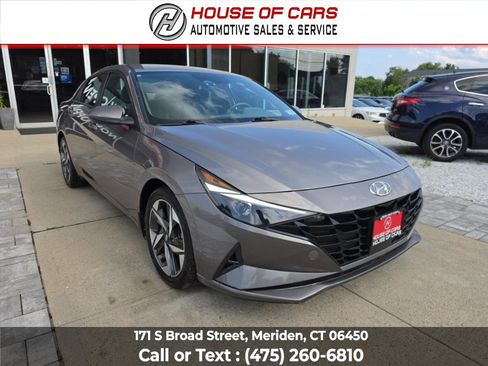 Used 2023 Hyundai Elantra SEL w/ Convenience Package FWD image 2