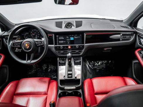 Used 2025 Porsche Macan image 21