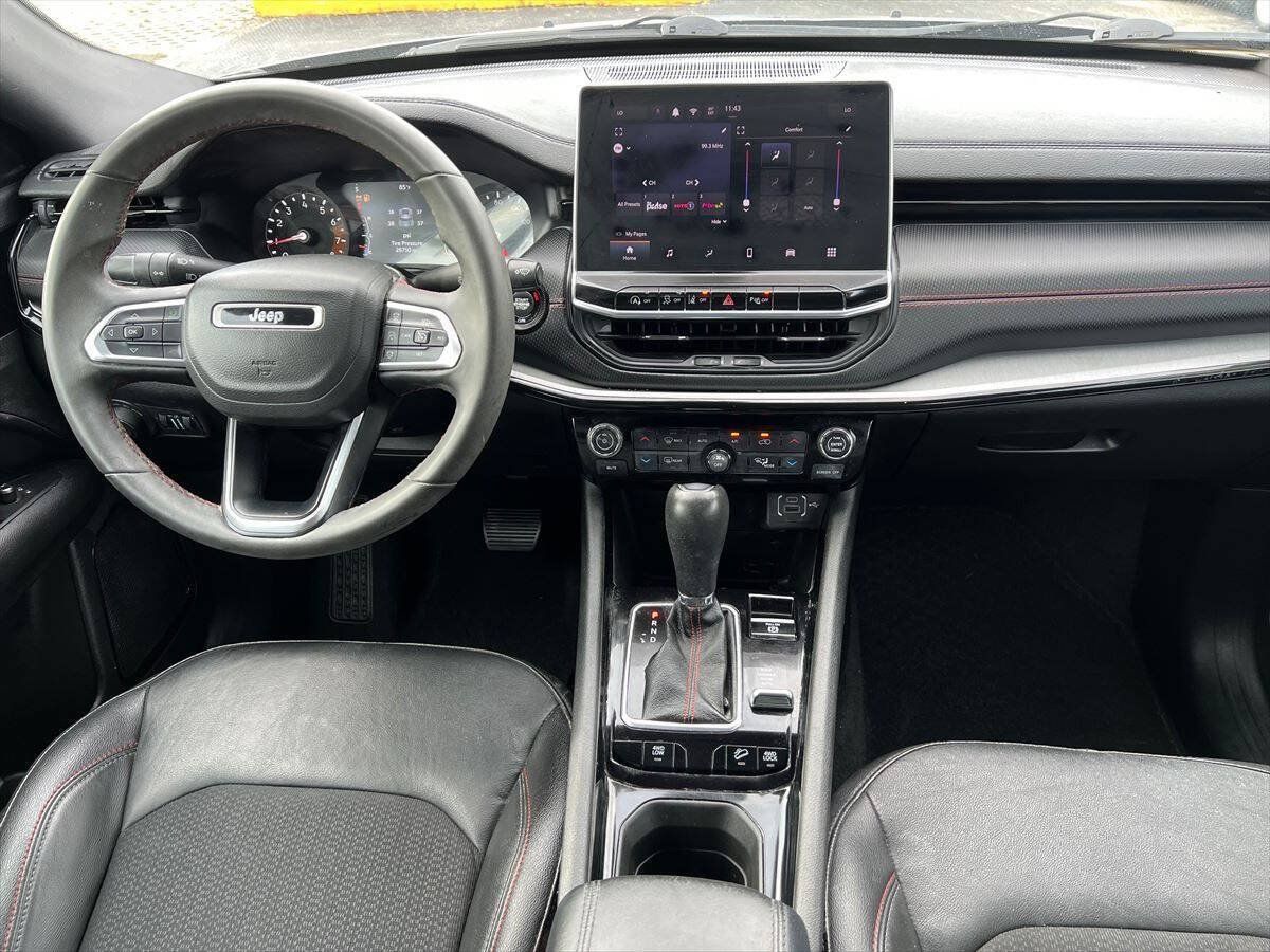 Used 2025 Jeep Compass Trailhawk AWD/4WD image 10
