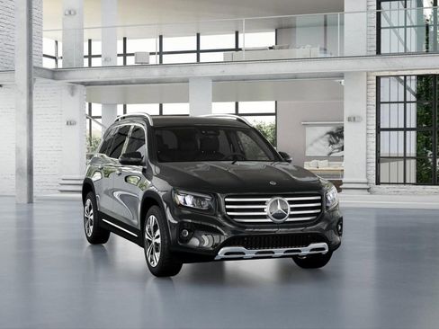 Used 2025 Mercedes-Benz GLB 250 4MATIC image 9