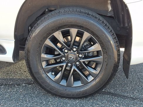 Used 2022 Lexus GX 460 Premium w/ Premium Plus Package image 8