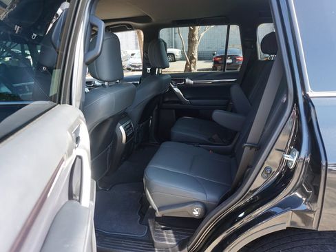 Used 2022 Lexus GX 460 Premium w/ Accessory Package AWD/4WD image 15