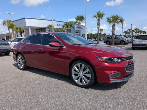 Used 2018 Chevrolet Malibu Premier w/ Premier Sun and Wheel Package FWD image 2