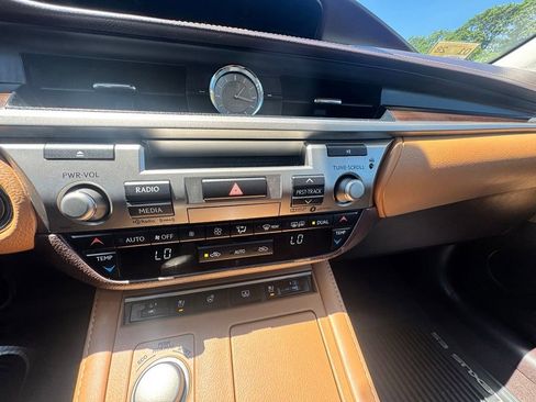 Used 2017 Lexus ES 350 w/ Luxury Package FWD image 13