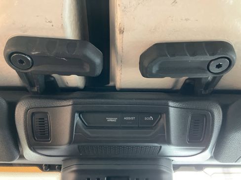 Used 2024 Jeep Wrangler Rubicon image 22