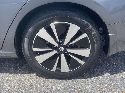 Used 2019 Nissan Altima 2.5 SV FWD image 8