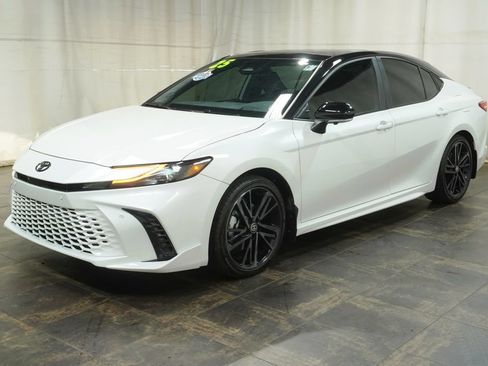 Used 2025 Toyota Camry XSE w/ Premium Plus Package AWD/4WD image 2