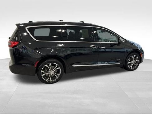 Used 2022 Chrysler Pacifica Pinnacle AWD/4WD image 6