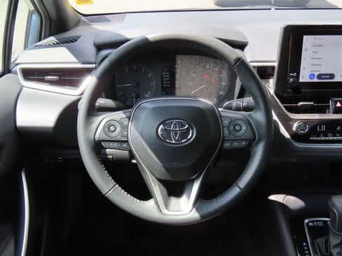 Used 2025 Toyota Corolla SE w/ Convenience Package FWD image 18