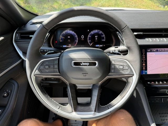 Used 2026 Jeep Grand Cherokee Altitude AWD/4WD image 19