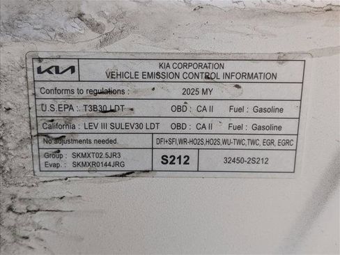 Used 2025 Kia Sorento S FWD image 23