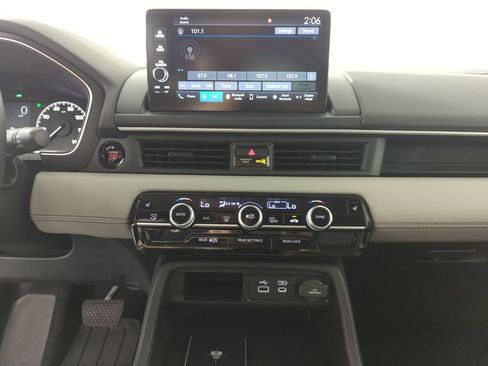 Certified 2025 Honda Pilot EX-L image 14
