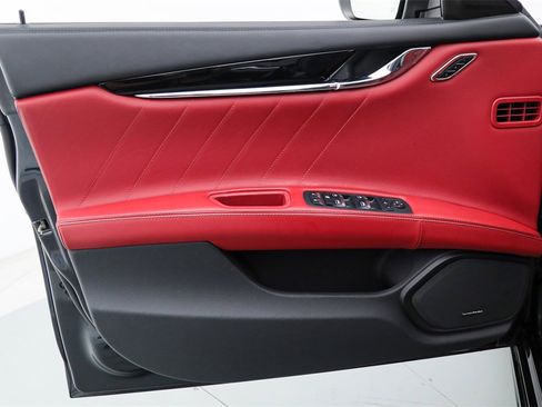 Used 2022 Maserati Quattroporte Modena image 16