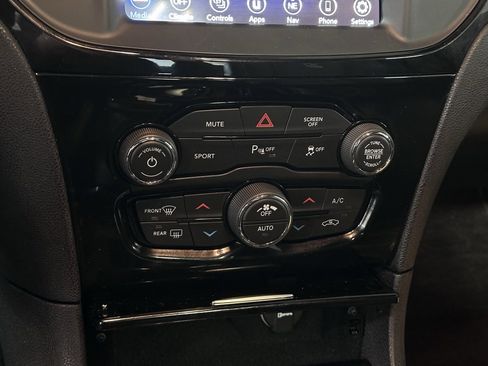 Used 2022 Chrysler 300 S image 18