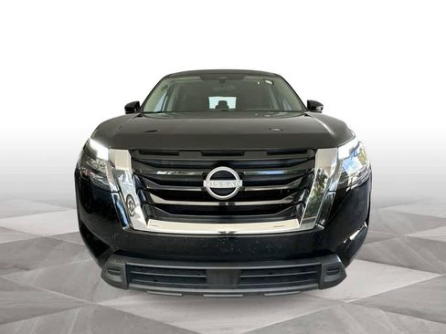 Used 2025 Nissan Pathfinder SV image 3