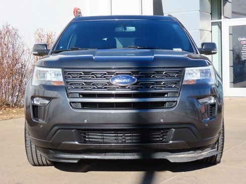 Used 2018 Ford Explorer XLT w/ Equipment Group 202A image 2