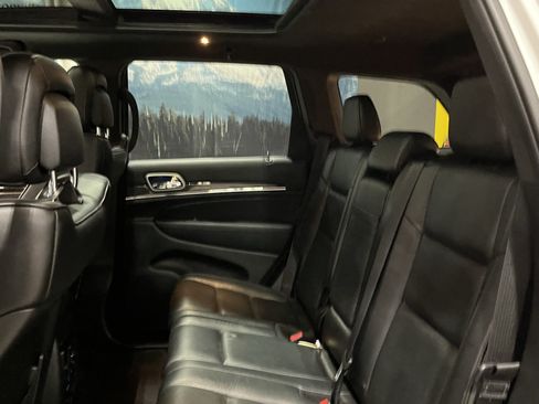 Used 2018 Jeep Grand Cherokee Overland AWD/4WD image 14